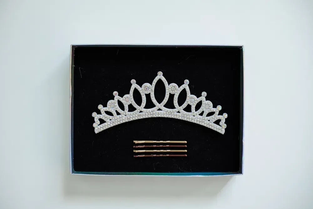 No. 6 RG Hair bun Crown (White)