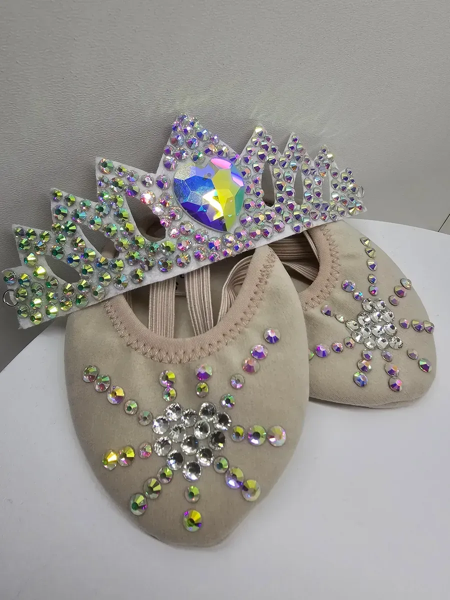 RG Set of Half Shoes & Tiara Crystals (Heart) view 2